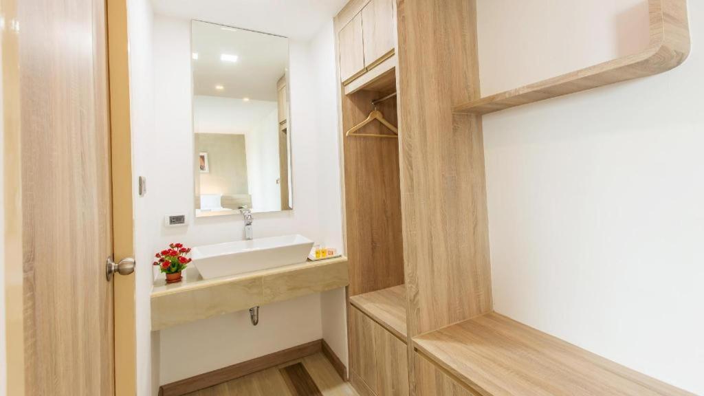 B2 Ubon Premier Hotel Ubon Ratchathani Dış mekan fotoğraf